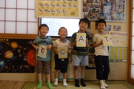 写真：幼児クラス英語授業風景